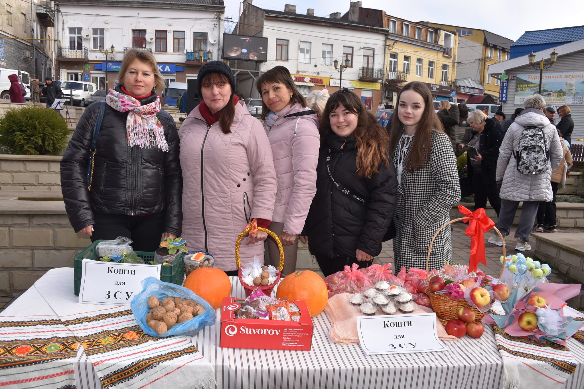 Новини Тернополя - фото з На благодійному ярмарку в Бучачі зібрали 39 тисяч гривень для захисників України