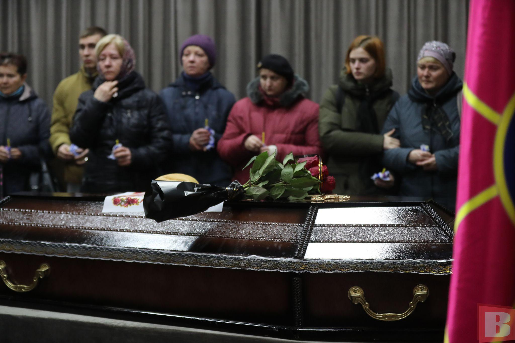 Новини Хмельницького - фото з “Прожив коротке, але яскраве життя”: хмельничани попрощалися із загиблим Романом Омелечком