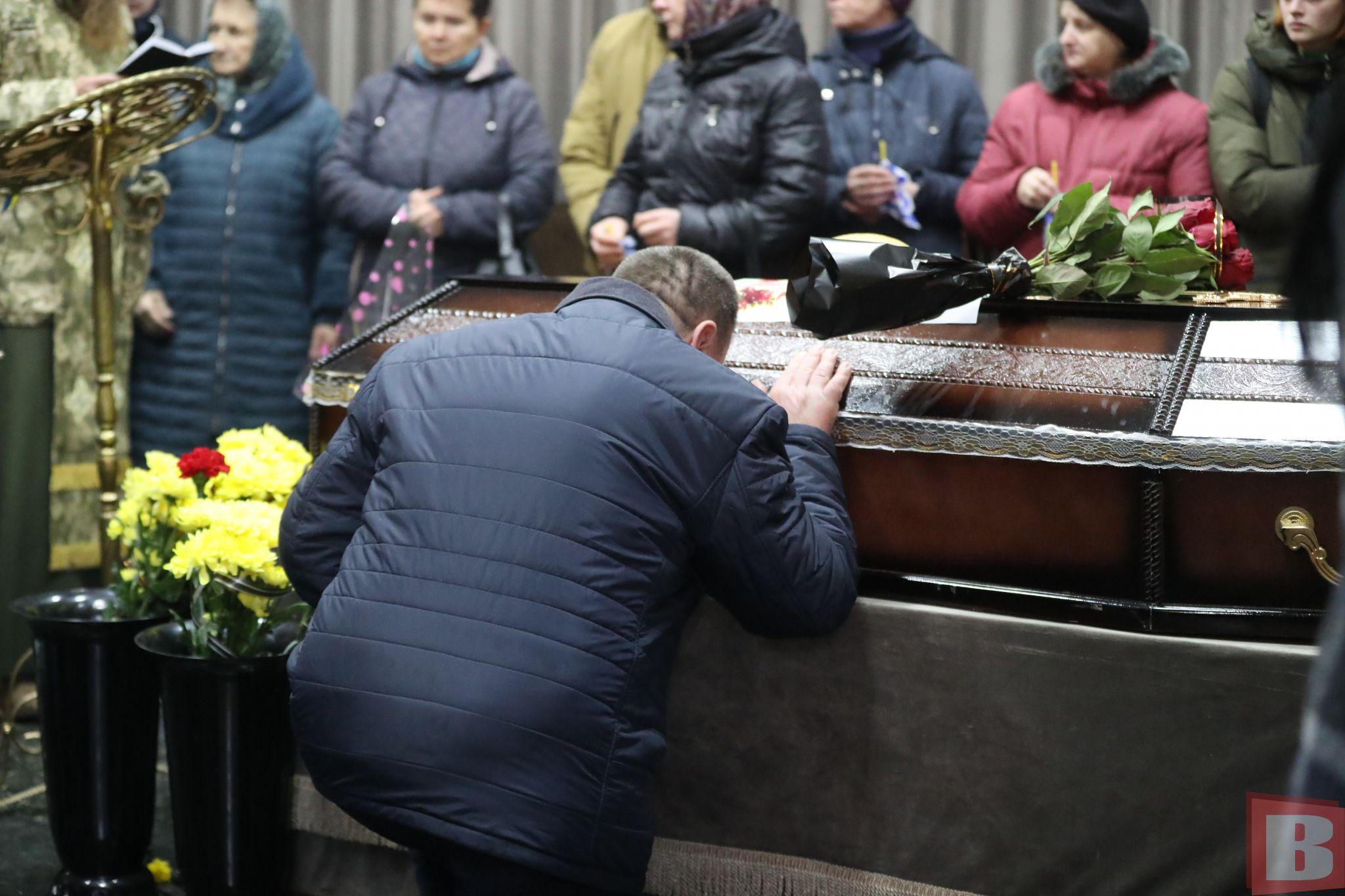 Новини Хмельницького - фото з “Прожив коротке, але яскраве життя”: хмельничани попрощалися із загиблим Романом Омелечком