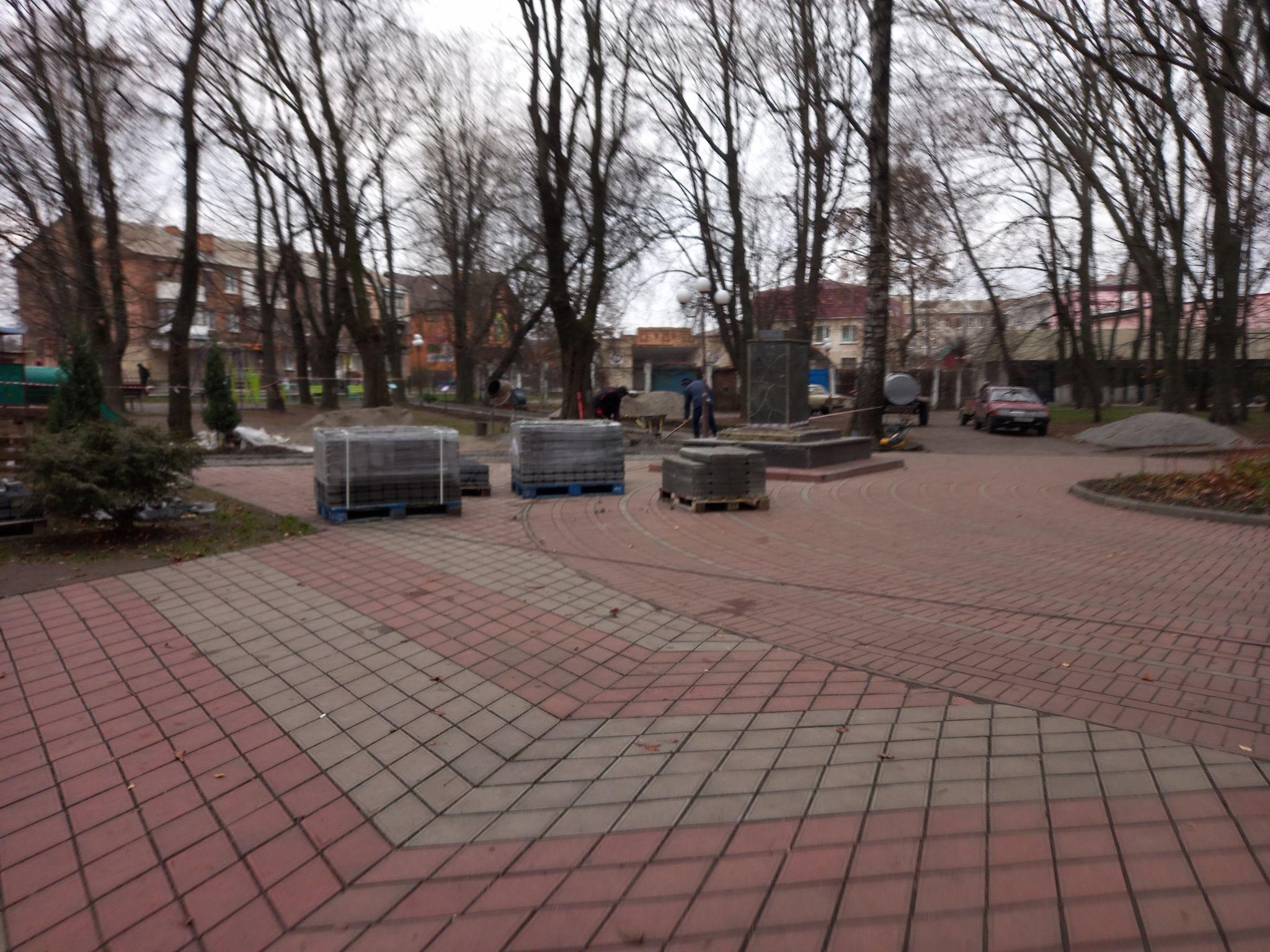 Новини Козятина - фото з У парку ремонтують пішохідні доріжки