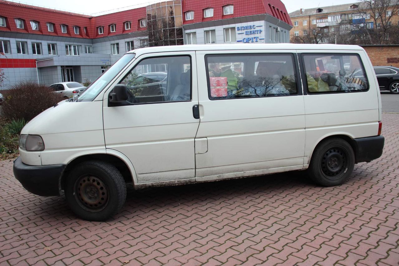 Новини Хмельницького - фото з Родина з Хмельниччини передала автомобіль для потреб ЗСУ (ФОТО)