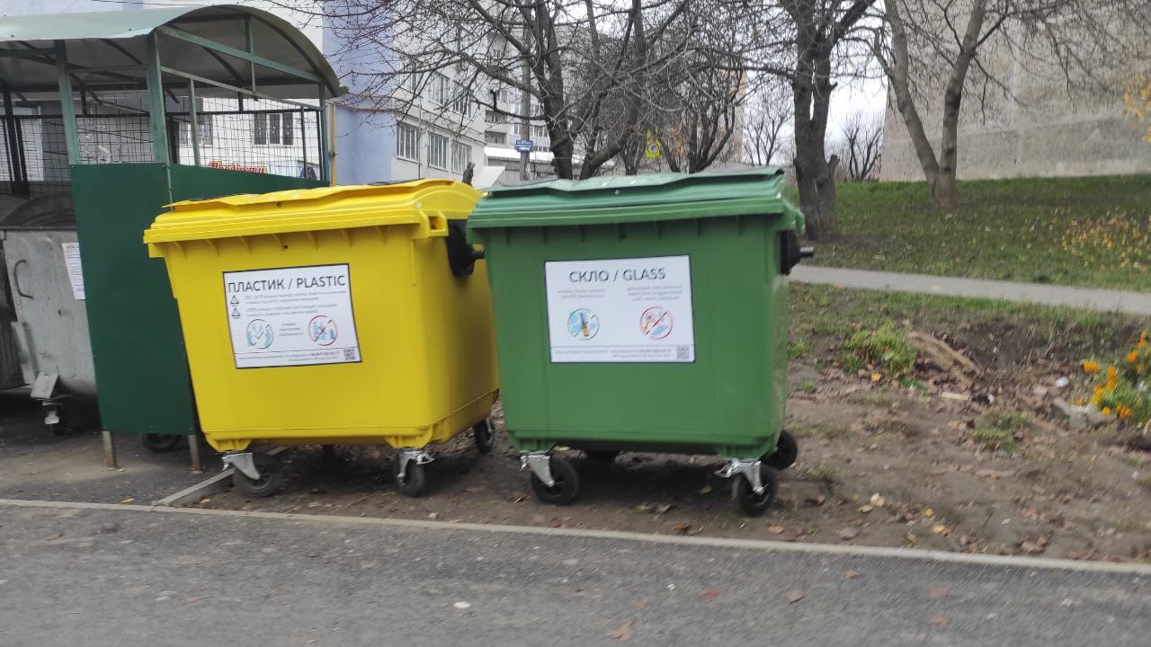 Новини Хмельницького - фото з У Хмельницькому встановлюють нові контейнери для сортування сміття (ФОТО)