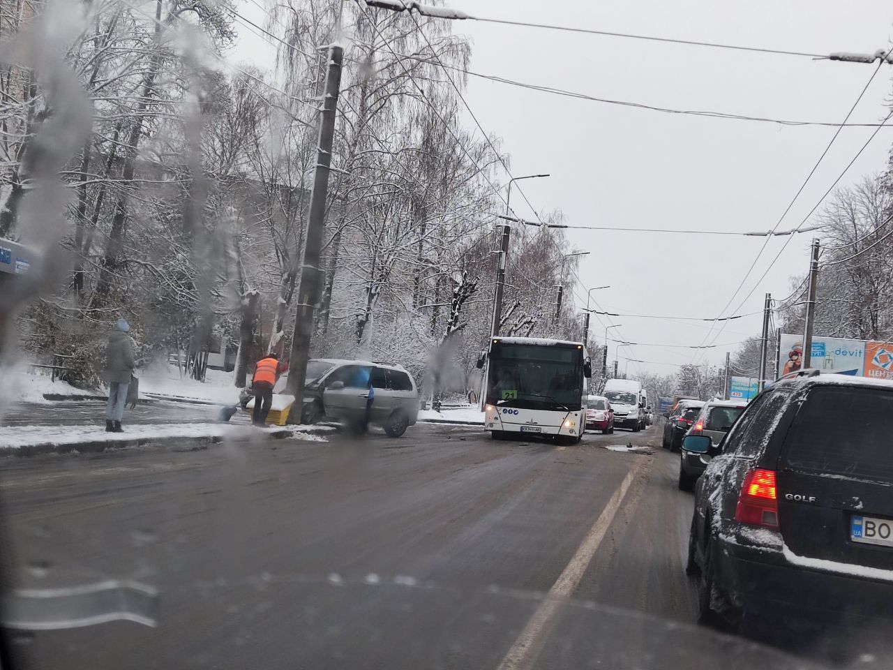 Новини Тернополя - фото з Будьте уважними на дорозі! У Тернополі на Слівенській трапилась аварія