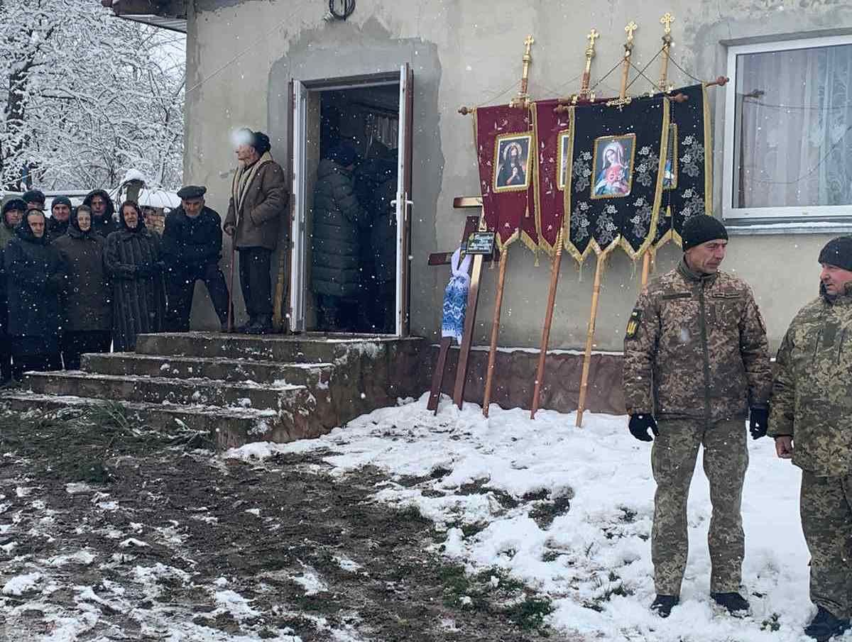 Новини Тернополя - фото з На Тернопільщині провели в останню дорогу захисника Івана Пашкевича