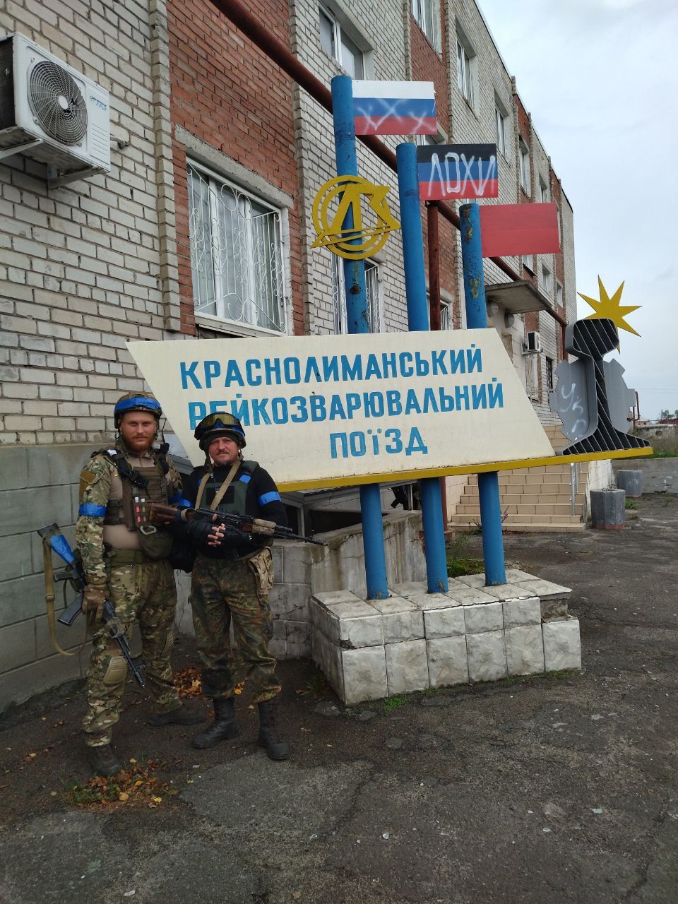 Новини Вінниці - фото з «А ми бандерівці...» Нацгвардієць з Вінниці заспівав у розбомбленій школі і став зіркою ТікТоку