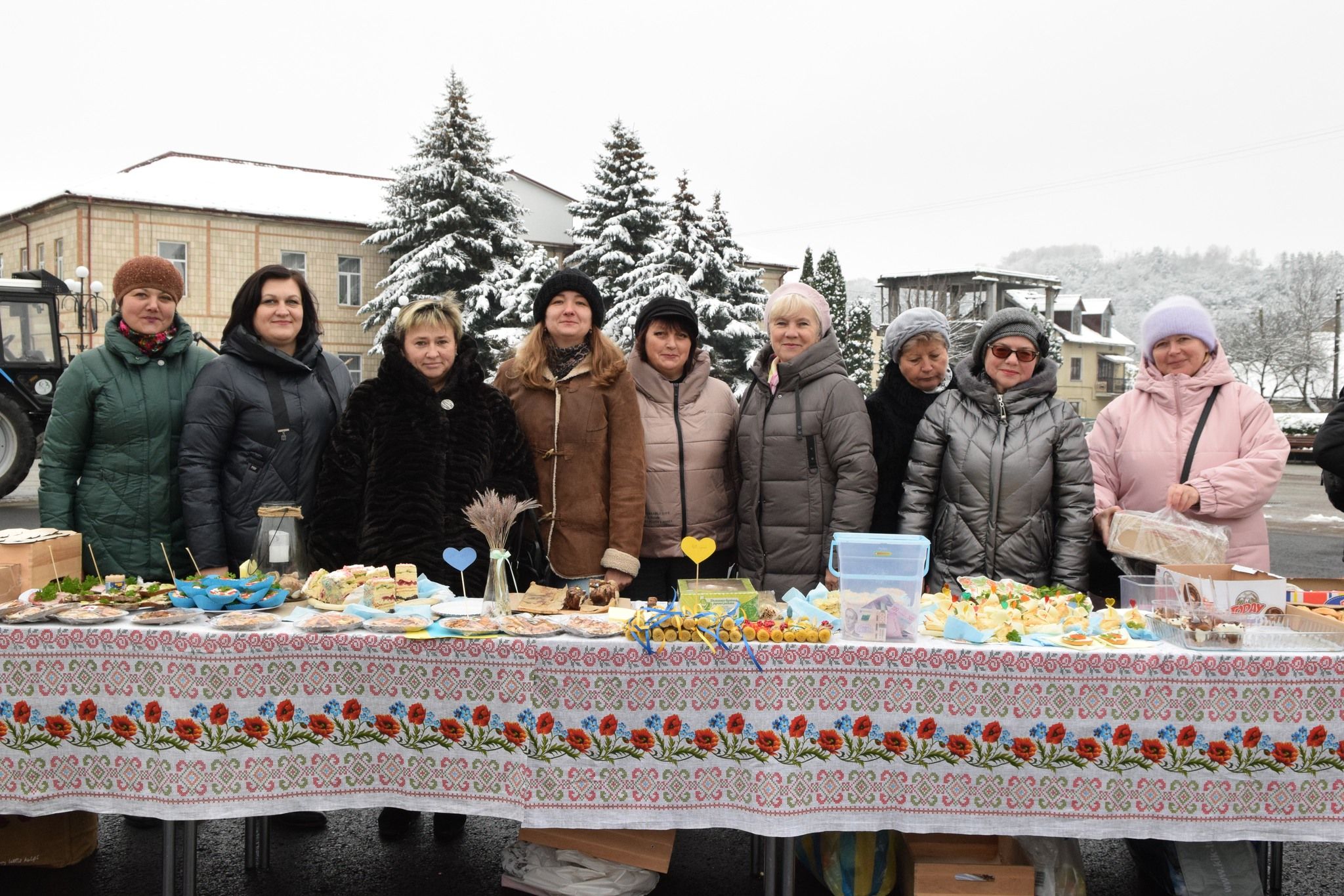 Новини Тернополя - фото з На Тернопільщині місцеві жителі наярмаркували 90 тисяч гривень на ЗСУ