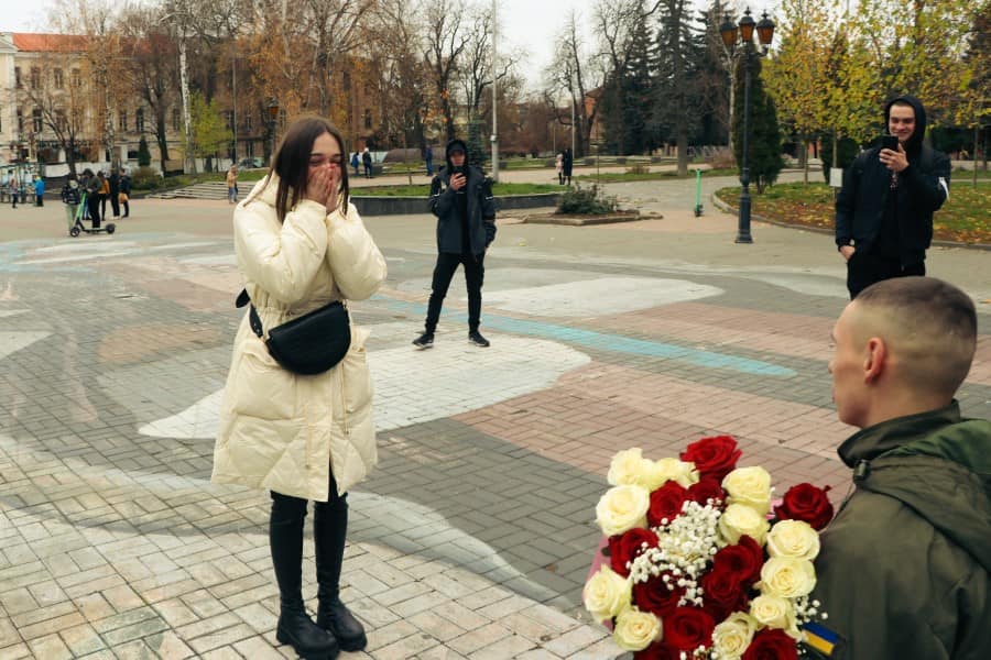 Новини Тернополя - фото з Їхала на зустріч з коханим: як нацгвардієць освідчився дівчині з Тернопільщини