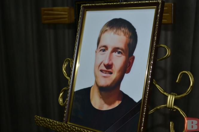 Новини Хмельницького - фото з “Війна забирає найкращих”. Хмельницький попрощався з солдатом Андрієм Радьком