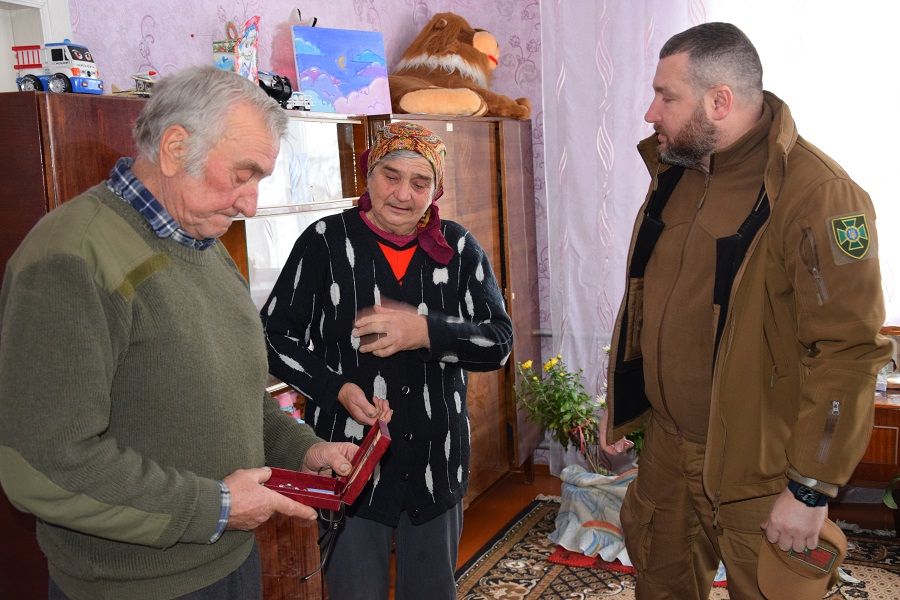 Новини Хмельницького - фото з Про їхній подвиг писатимуть книги: Героїв з Хмельниччини Зеленський посмертно нагородив орденами