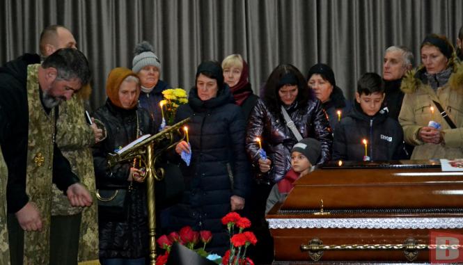 Новини Хмельницького - фото з “Війна забирає найкращих”. Хмельницький попрощався з солдатом Андрієм Радьком