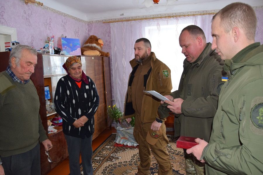 Новини Хмельницького - фото з Про їхній подвиг писатимуть книги: Героїв з Хмельниччини Зеленський посмертно нагородив орденами