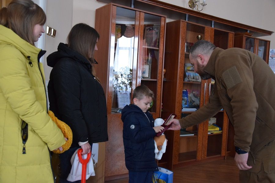 Новини Хмельницького - фото з Про їхній подвиг писатимуть книги: Героїв з Хмельниччини Зеленський посмертно нагородив орденами