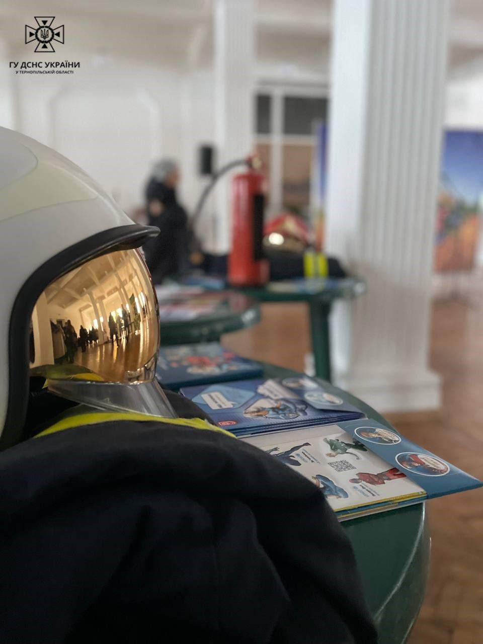 Новини Тернополя - фото з У Тернополі рятувальники розповіли дітям-переселенцям основні правила безпеки (ФОТОРЕПОРТАЖ)