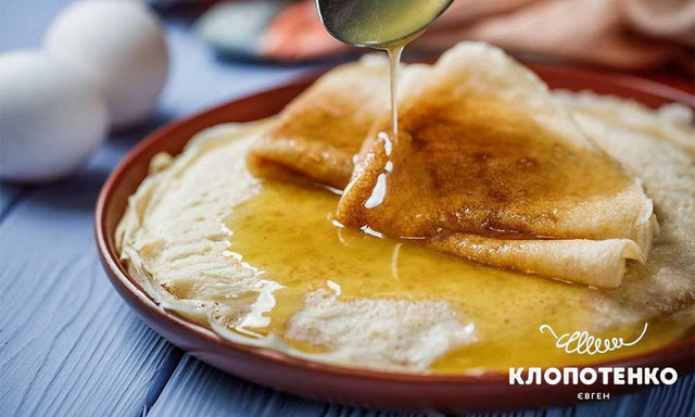 Клопотенко показав, як приготувати млинці на кефірі - фото 516273