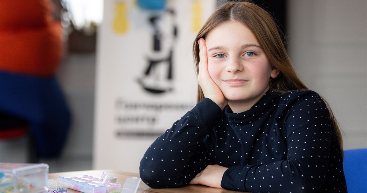 Новини Хмельницького - фото з Десятирічна дівчинка з Донеччини волонтерить, аби повернутись додому (ФОТО)