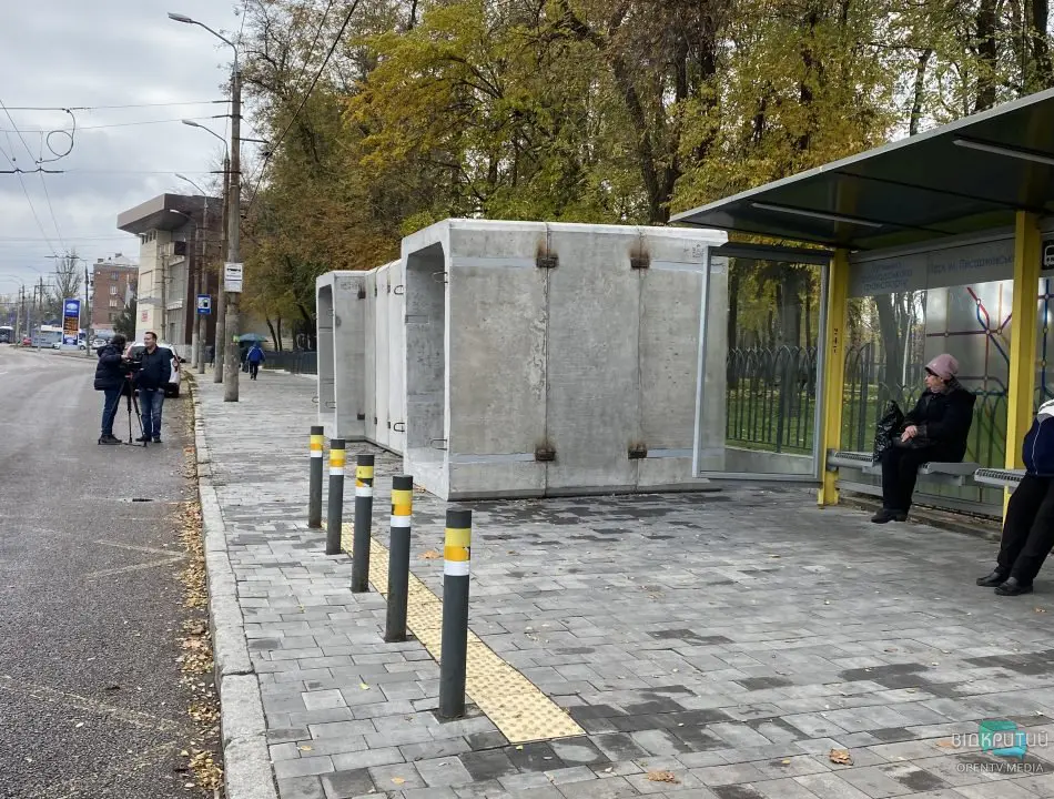 Новини Тернополя - фото з Тут фекалії, залишки препаратів і презервативи. Ми перевірили мобільні укриття на зупинках