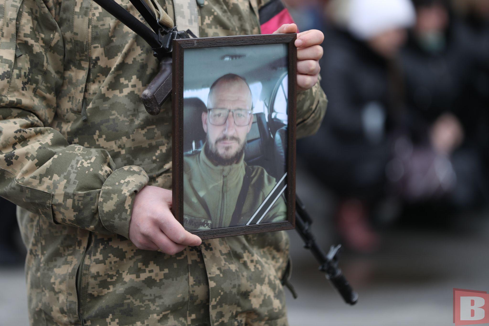 Новини Хмельницького - фото з Терпів біль та не падав духом. У Хмельницькому попрощалися з військовим Русланом Конопельком
