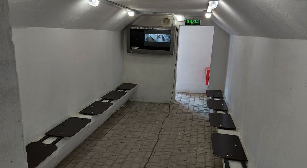 Новини Тернополя - фото з Тут фекалії, залишки препаратів і презервативи. Ми перевірили мобільні укриття на зупинках