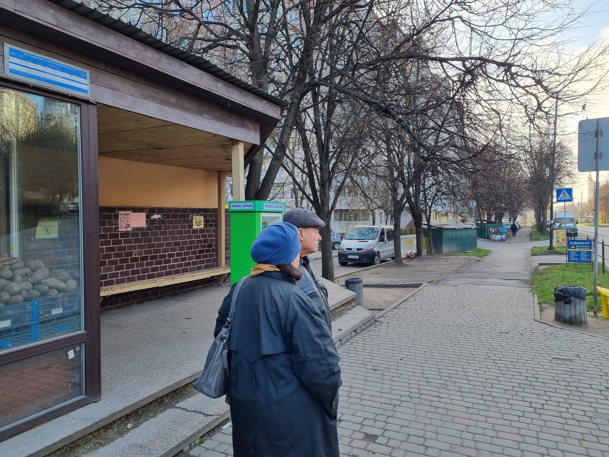 Новини Тернополя - фото з Є сучасні, а є іржаві та занедбані: у якому стані зупинки громадського транспорту міста? Ми перевірили