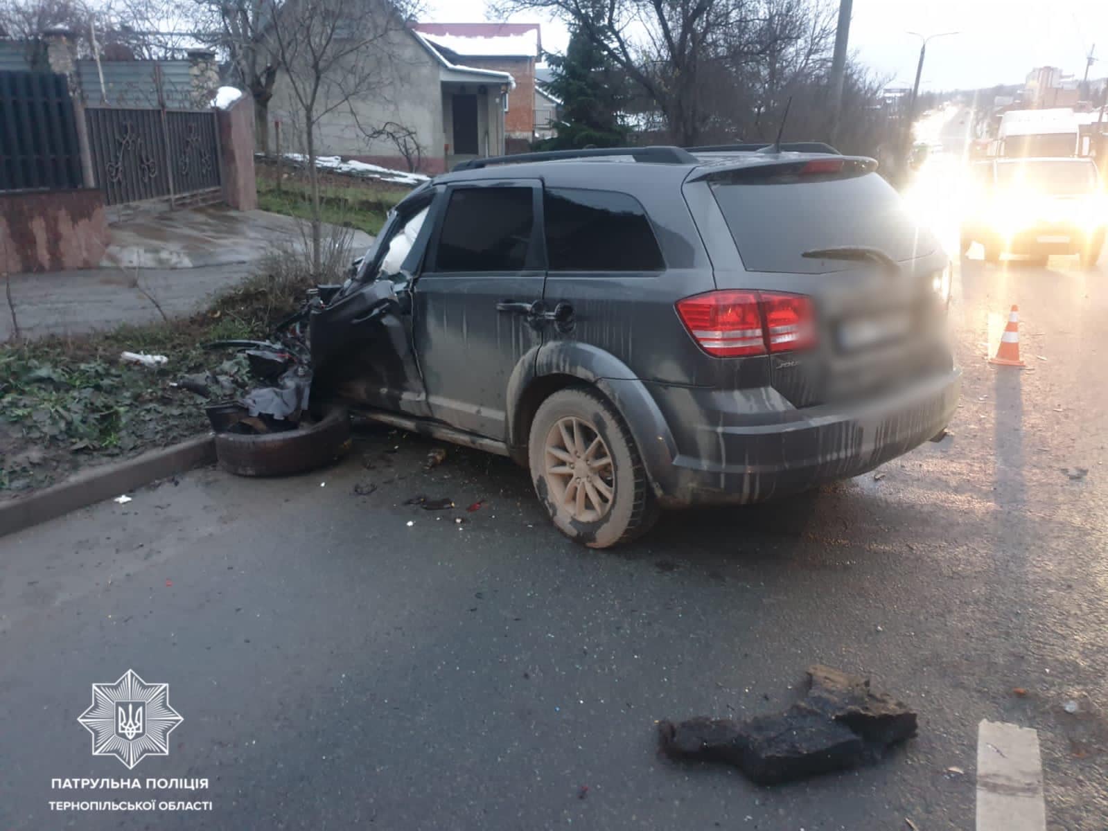 Новини Тернополя - фото з На Микулинецькій аварія: авто перетворилось на купу металобрухту, водій у лікарні (ОНОВЛЕНО)