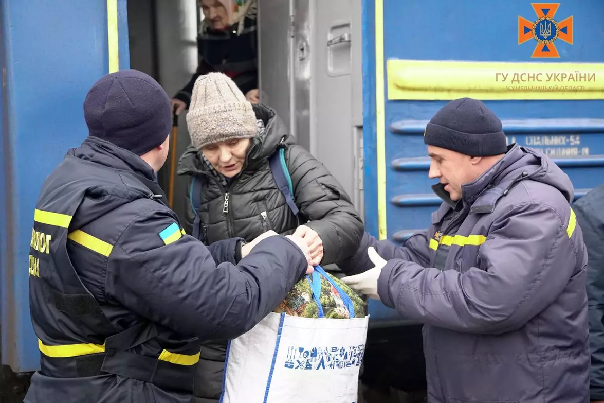 Новини Хмельницького - фото з З Херсона до Хмельницького щоденно курсує евакуаційний потяг (ФОТО)