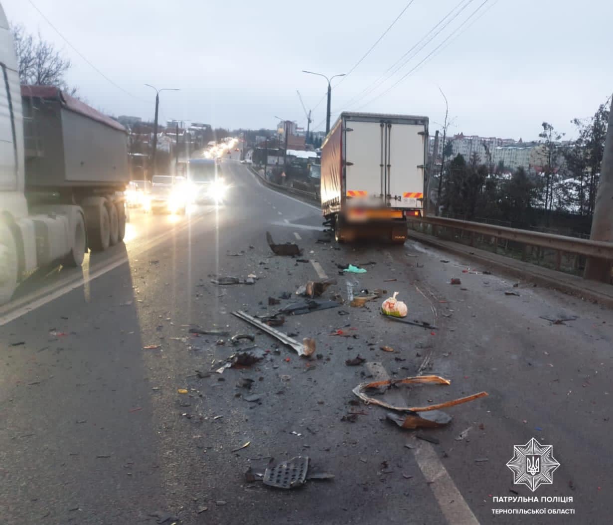 Новини Тернополя - фото з На Микулинецькій аварія: авто перетворилось на купу металобрухту, водій у лікарні (ОНОВЛЕНО)