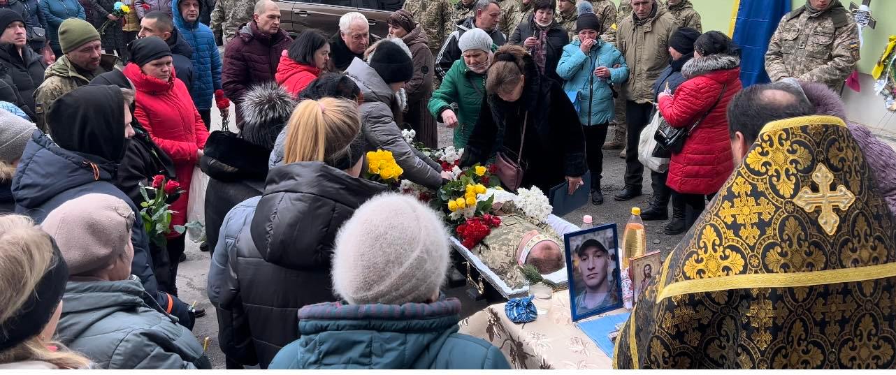Новини Вінниці - фото з «Сьогодні його доньці виповнилося пів року». Вінничани віддали останню шану Герою Андрію Сіфорову