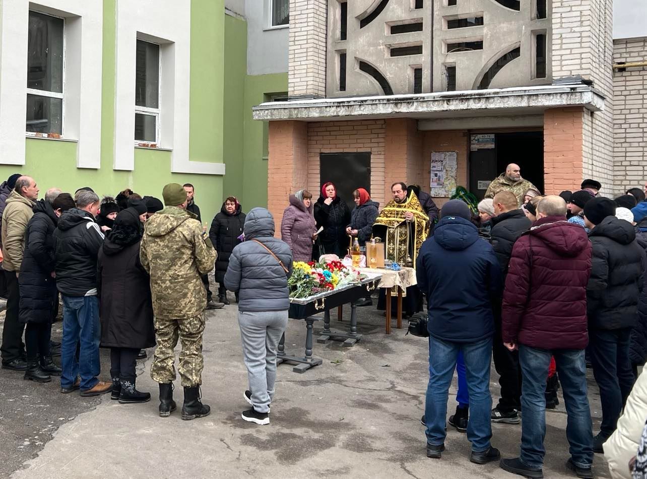 Новини Вінниці - фото з «Сьогодні його доньці виповнилося пів року». Вінничани віддали останню шану Герою Андрію Сіфорову