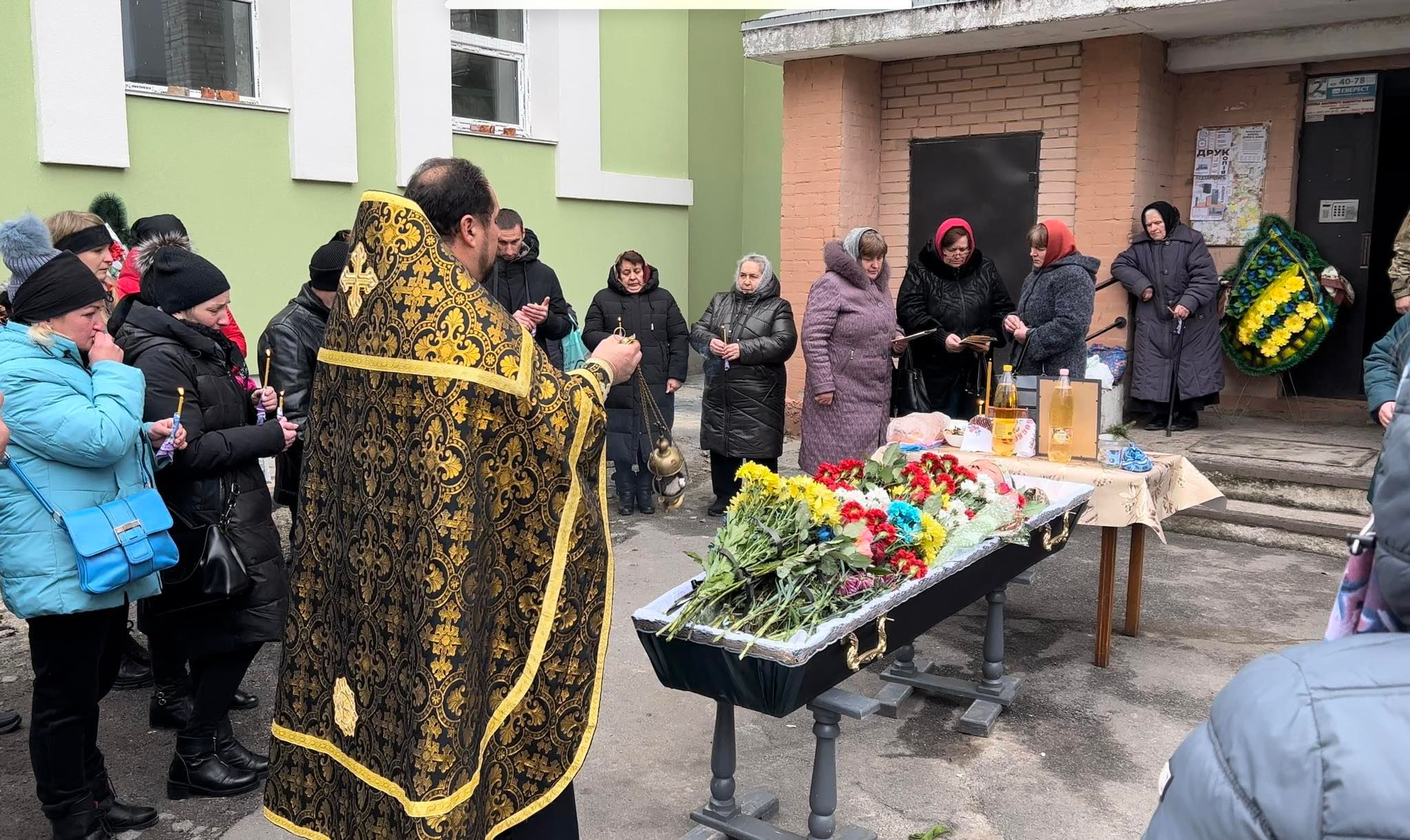 Новини Вінниці - фото з «Сьогодні його доньці виповнилося пів року». Вінничани віддали останню шану Герою Андрію Сіфорову