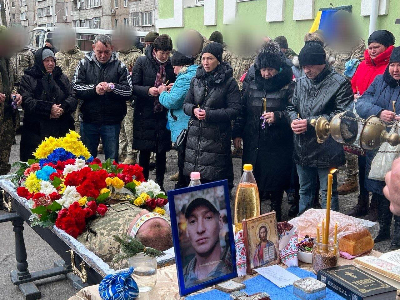 Новини Вінниці - фото з «Сьогодні його доньці виповнилося пів року». Вінничани віддали останню шану Герою Андрію Сіфорову