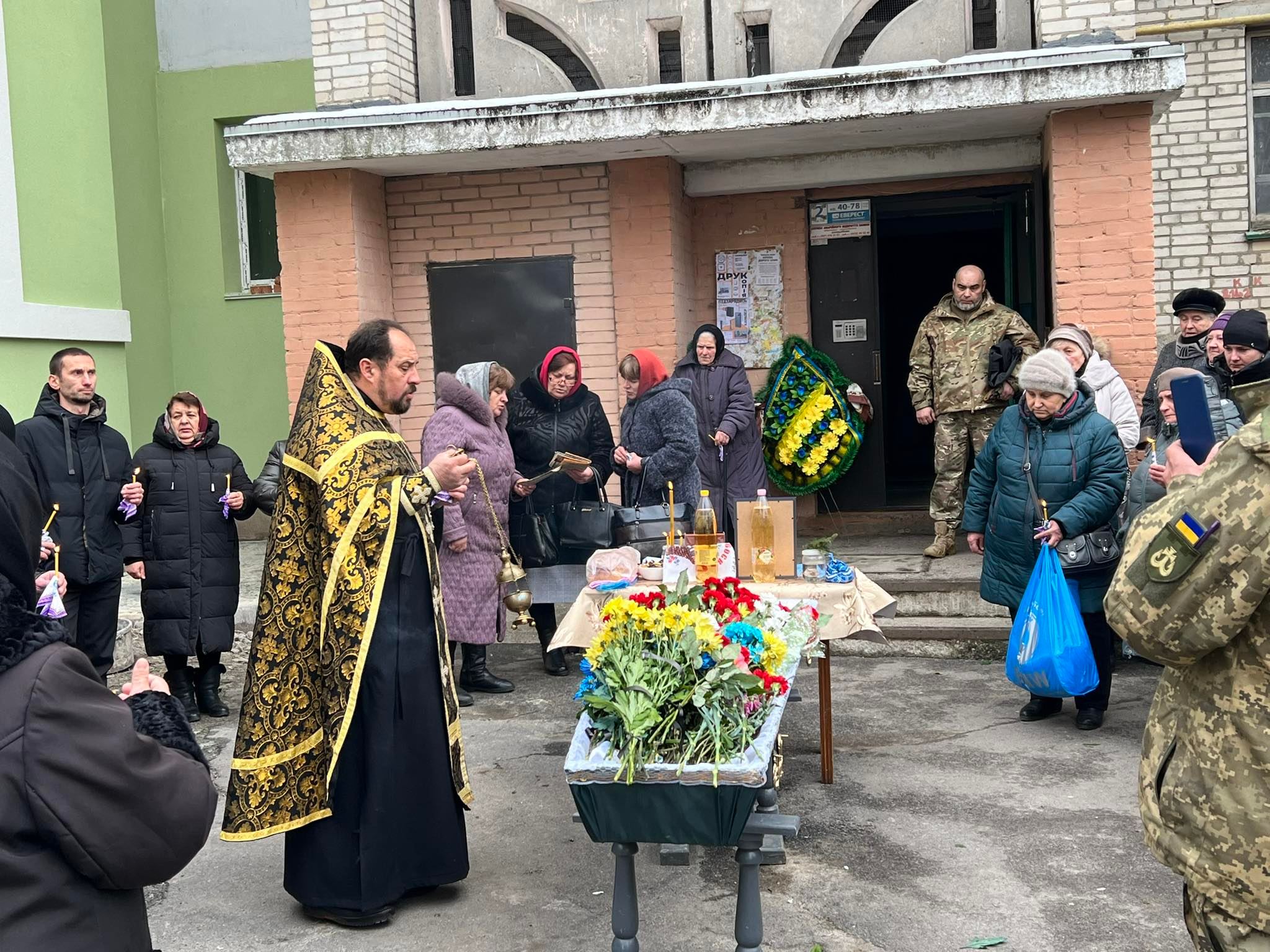 Новини Вінниці - фото з «Сьогодні його доньці виповнилося пів року». Вінничани віддали останню шану Герою Андрію Сіфорову