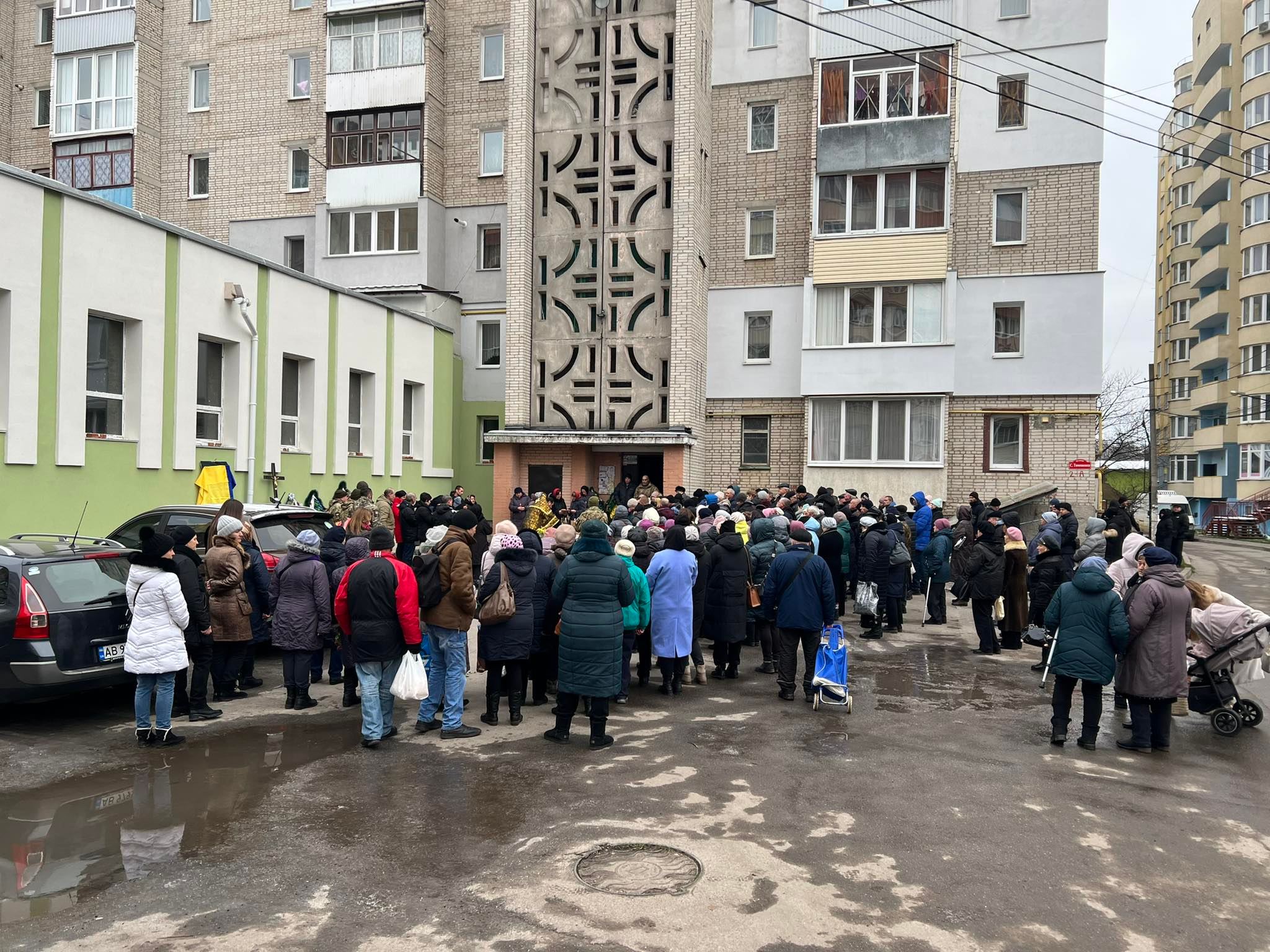 Новини Вінниці - фото з «Сьогодні його доньці виповнилося пів року». Вінничани віддали останню шану Герою Андрію Сіфорову