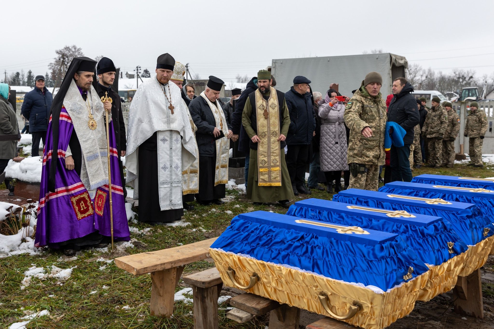 Новини Тернополя - фото з Були поховані у братській могилі: на Тернопільщині перепоховали десять вояків УПА