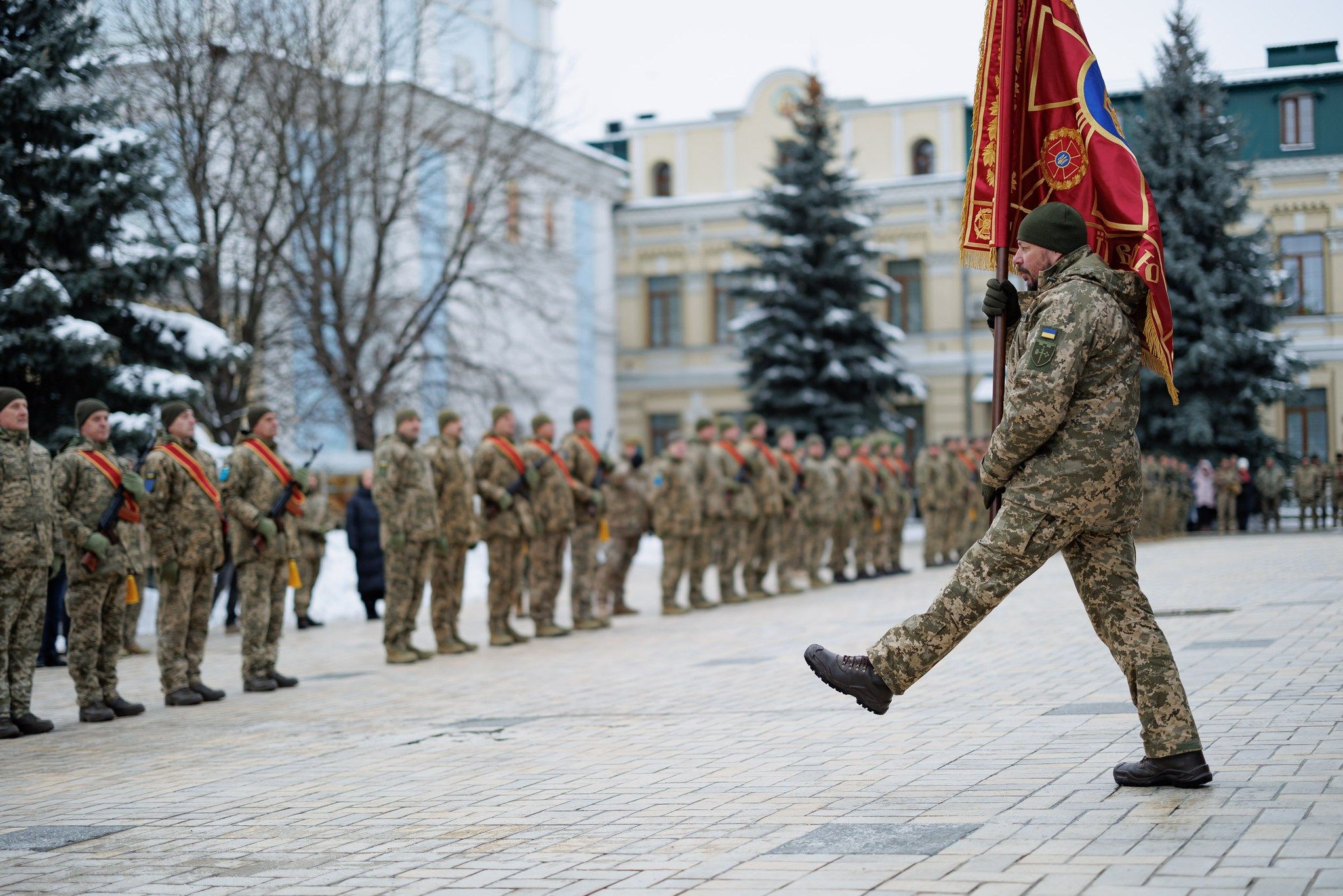 Новини Тернополя - фото з Як символ честі, доблесті та слави: 105 окрема бригада сил ТрО отримала бойовий прапор