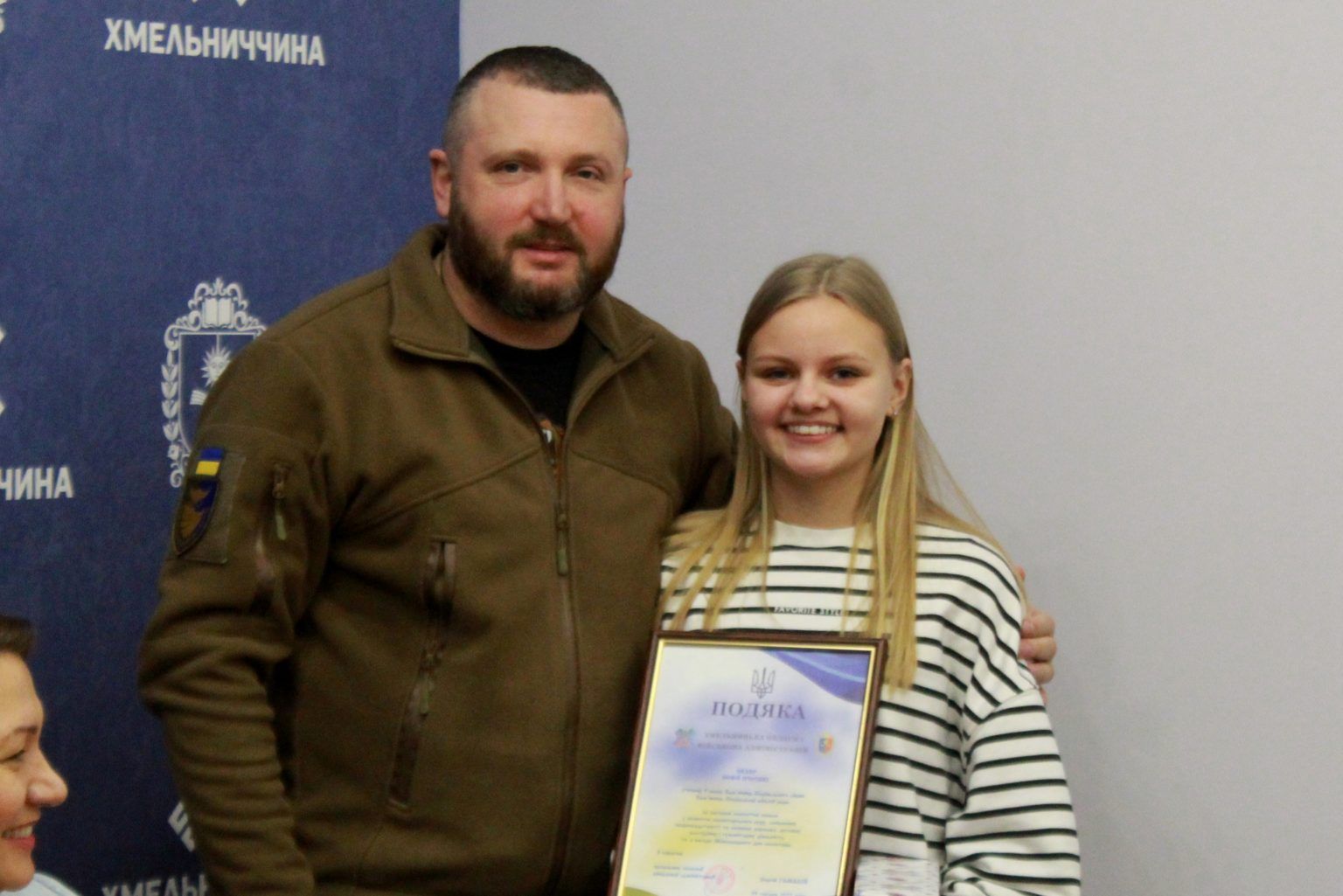 Новини Хмельницького - фото з Гамалій вручив відзнаки дітям-волонтерам Хмельниччини (ФОТО)