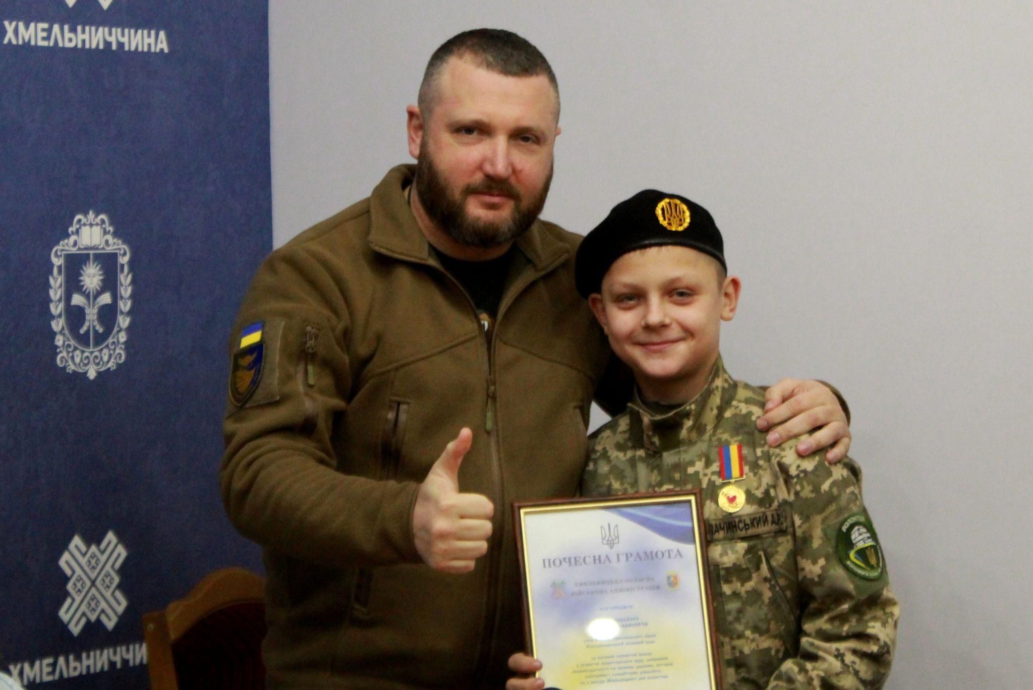 Новини Хмельницького - фото з Гамалій вручив відзнаки дітям-волонтерам Хмельниччини (ФОТО)