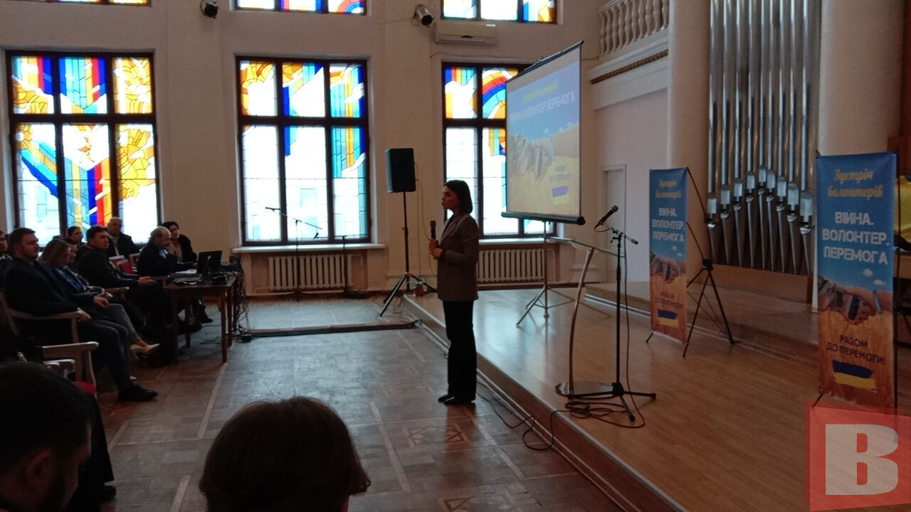Новини Хмельницького - фото з Хмельницьких волонтерів привітали зі святом. Як це було