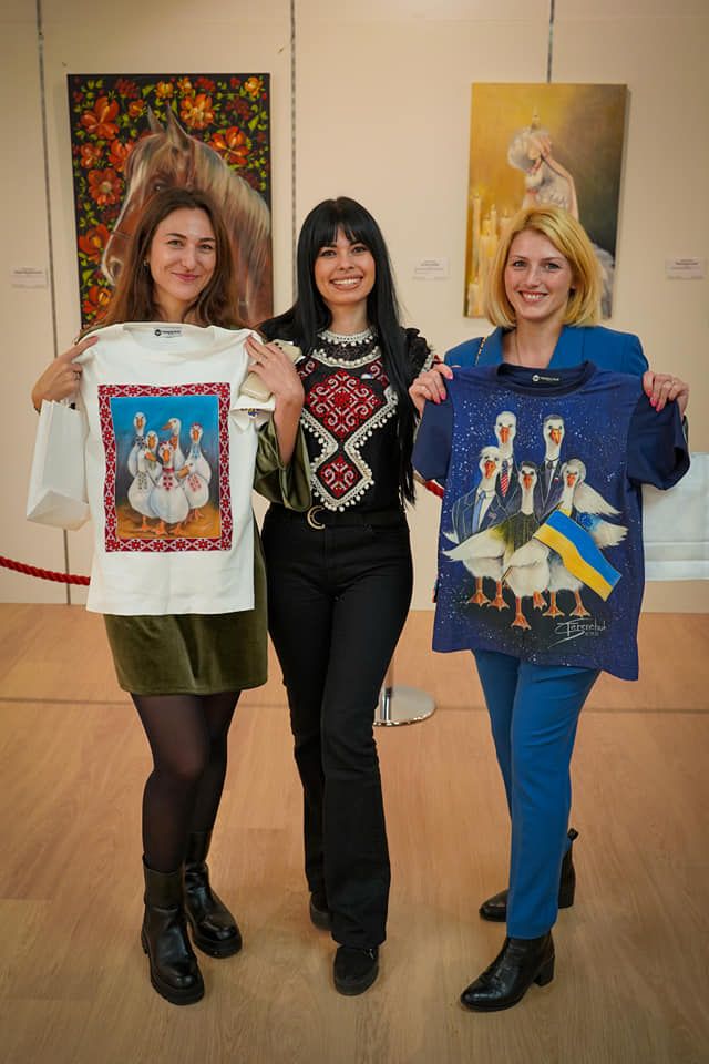 Новини Вінниці - фото з Ganza patriotica: вінницька дизайнерка Світлана Теренчук показала патріотичних гусей в Іспанії