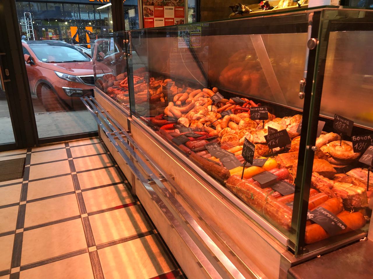 Новини Тернополя - фото з Як у тернопільських магазинах зберігають м'ясо та заморожені продукти, коли нема світла? Ми перевірили