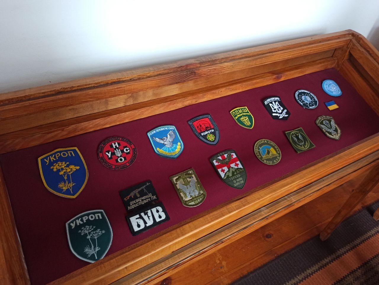 Новини Хмельницького - фото з Що закодовано в символіці ЗСУ: в Шепетівці діє виставка шевронів