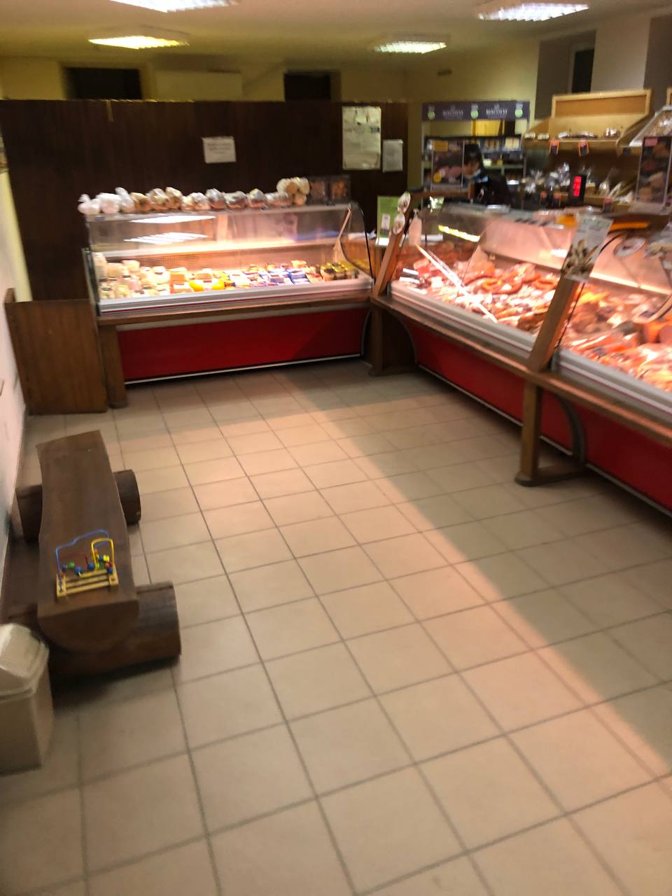 Новини Тернополя - фото з Як у тернопільських магазинах зберігають м'ясо та заморожені продукти, коли нема світла? Ми перевірили