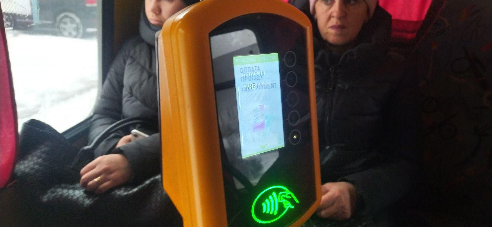 Новини Вінниці - фото з Валідатори у маршрутках Вінниці: чому не можна платити банківськими картками?