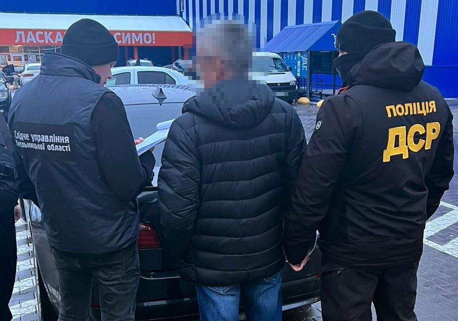 Новини Хмельницького - фото з Екс депутата райради Хмельниччини затримали на хабарі у чверть мільйона гривень