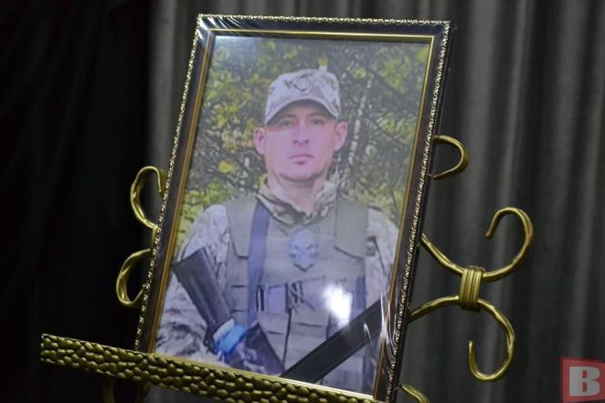 Новини Хмельницького - фото з “Як же тебе жаль, сину”. Хмельничани попрощались з 40-річним Миколою Цвиком