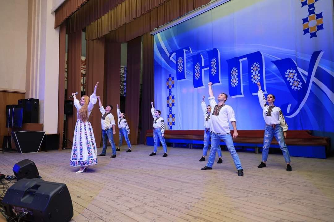 Новини Тернополя - фото з Пісні й танці у вишиванках та однострої: у педагогічному університеті виступив ансамбль ЗСУ (ФОТО)