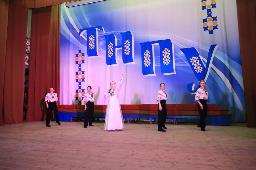 Новини Тернополя - фото з Пісні й танці у вишиванках та однострої: у педагогічному університеті виступив ансамбль ЗСУ (ФОТО)
