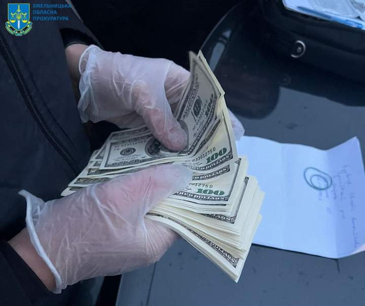 Новини Хмельницького - фото з Екс депутата райради Хмельниччини затримали на хабарі у чверть мільйона гривень