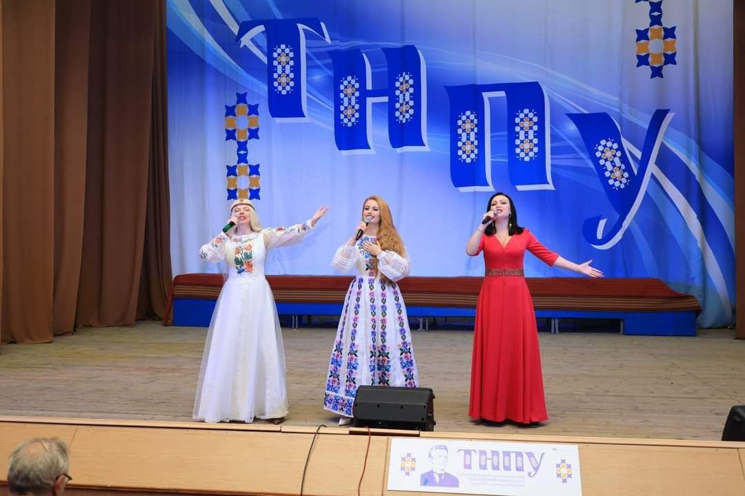 Новини Тернополя - фото з Пісні й танці у вишиванках та однострої: у педагогічному університеті виступив ансамбль ЗСУ (ФОТО)