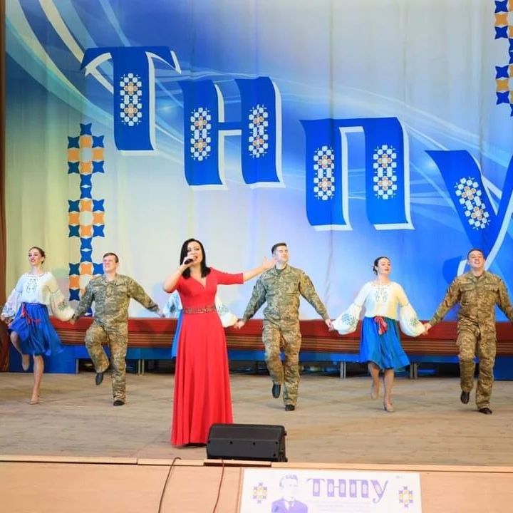 Новини Тернополя - фото з Пісні й танці у вишиванках та однострої: у педагогічному університеті виступив ансамбль ЗСУ (ФОТО)