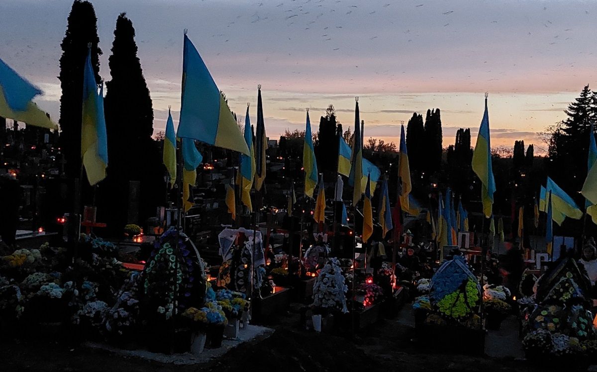 Новини Тернополя - фото з На Алеї Героїв у Тернополі планують встановити однакові пам’ятники. Кому відмовлять у похованні на Микулинецькому?